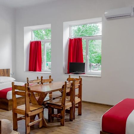 Family Appartments On Buzand Street 耶烈万 外观 照片