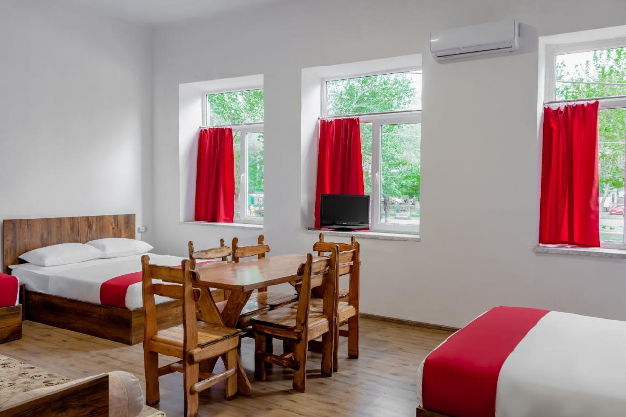 Family Appartments On Buzand Street 耶烈万 外观 照片