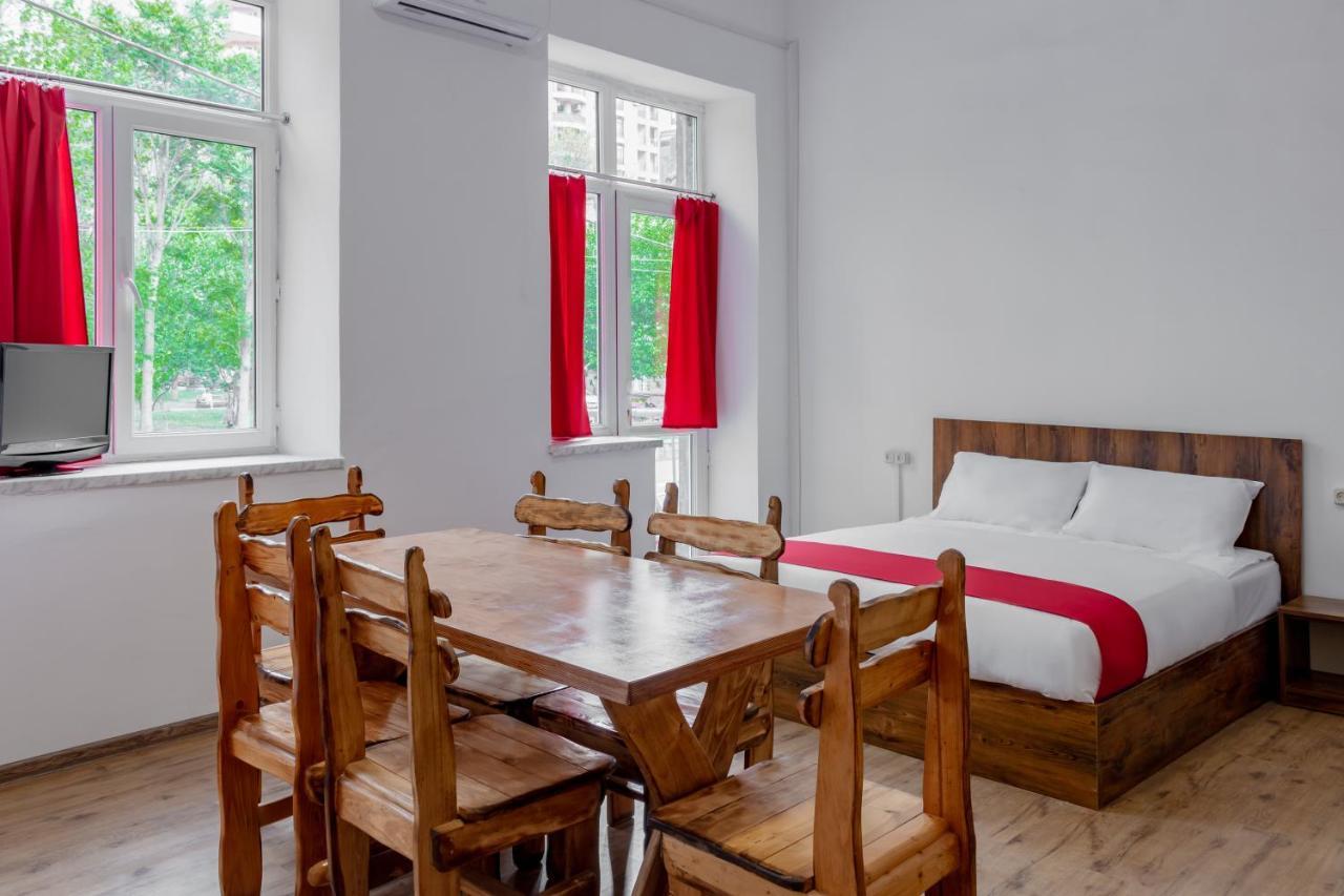 Family Appartments On Buzand Street 耶烈万 外观 照片
